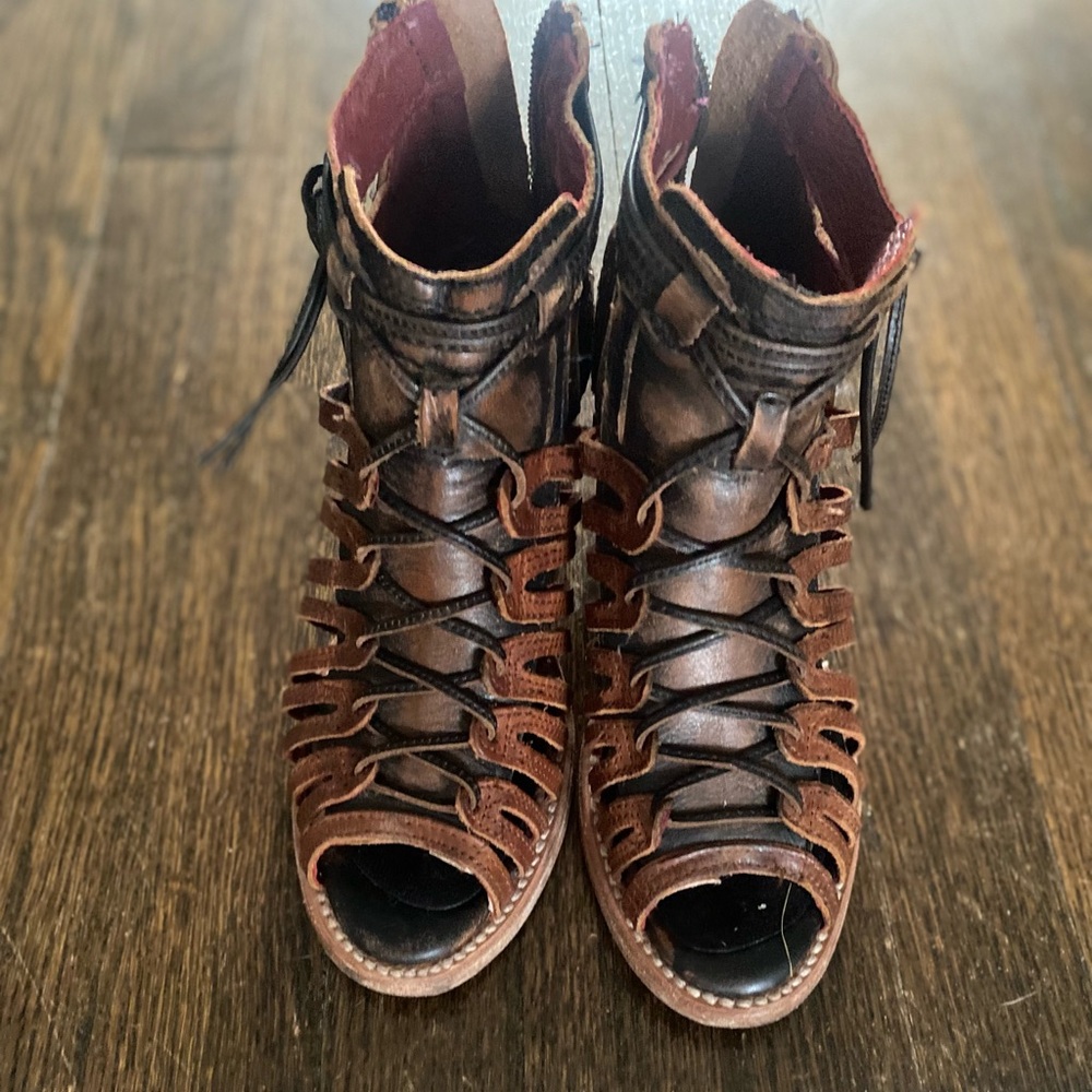 Freebird Waze size 6 (fits like a size 7)